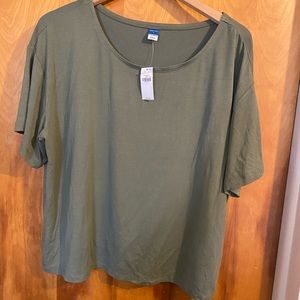 New with tags hunter green loose fitting crop top